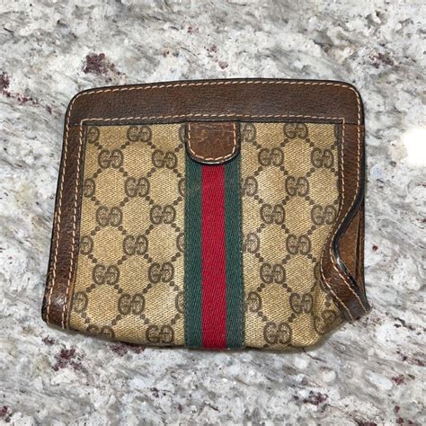 gucci vintage with velcro closure